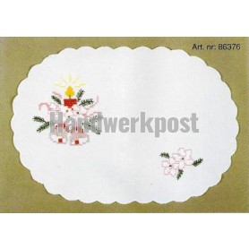 kruissteekkleedje kaars met bloemen en klokken, wit