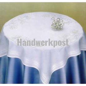 kruis/steelsteekdekservet dorp in wintersfeer, wit