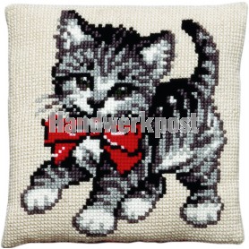 kruissteekkussen poes met rode strik