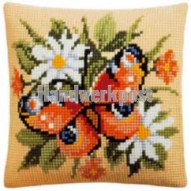 kruissteekkussen vlinder met bloemen