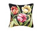 kruissteekkussen tulpen op zwart