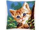kruissteekkussen poes in boom